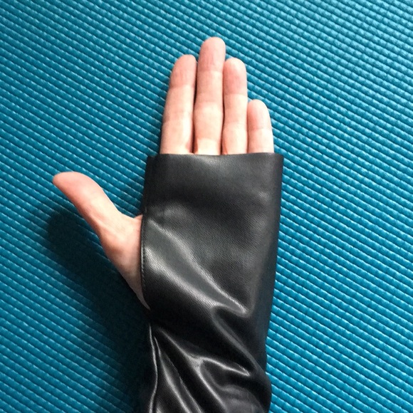 🖤Black faux leather mock turtleneck long sleeve top crop Sz Small NEW!! - Picture 8 of 13